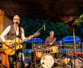 Bild: sus
Neustart als Trio: Die Rattle-Gang mit Chris Radlbeck, Mike Schwarz und Markus "Kuse" Küffner feierte ihre Premiere am Freitagabend Open-Air beim Oichhornwirt in Kronstetten.