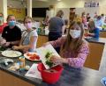 Bild: Nadine Meier/exb
Kinder kochen beim Obst- und Gartenbauverein Angfeld ein Vier-Gänge-Menü.
