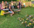 Bild: bö
Den Erlös aus dem Verkauf der Kräuterbuschen in Höhe von 250 Euro spendet der Obst- und Gartenbauverein Allersburg für die Opfer der Flutkatastrophe.