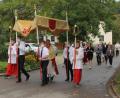 Bild: frd
Nach dem Messopfer trug Stadtpfarrer Alfons Kaufmann den Leib Christi in der Monstranz durchs Dorf.