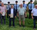 Bild: Christian Dummer/exb
Die Feuerwehr Bühl ehrt langjährige Mitglieder und Aktive (von links): Kommandant Richard Donhauser, Vorsitzender Stephan Hartmann, Ludwig Auer, Johannes Fink, Franz Demleitner, Matthias Graf, Peter Gebhardt, Uli Amann, Michael Hellerbrand und Zweiter Bürgermeister Franz Weiß.