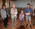 Bild: kro
Bei einer Stammschau wurden die besten Chabo-Züchter unter den Teilnehmern des Treffens in Waldsassen ausgezeichnet. Im Bild (von links) Heike Suchanek, Vorsitzende des Kleintierzuchtvereins Waldsassen, Werner Witzl, Maximiliane Kremsreiter, Moritz Waldhör und Andreas Prix, Obmann der Chabo-Züchter Süd.