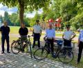 Bild: Maria Schuierer/exb 
Armin Kiener und Thomas Faderl von der Sicherheitswacht freuen sich über das zweite E-Bike, das ihnen die Stadt Schwandorf zur Verfügung stellt.