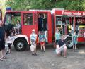 Bild: wro
Zehn Kinder stellten sich dem "Firefighter Fun Parcours" der Feuerwehr Schönhaid-Leugas. Geleitet wurde der Nachmittag an den Waldseen von Kommandant Christian Schön (links) und von seinem Stellvertreter Benedikt Scholz (in der Bildmitte).