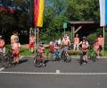 Bild: wro
Organisiert und begleitet wurde die Radtour nach Großbüchlberg vom CSU-Ortsverband um Vorsitzenden und Bürgermeister Wolfgang Braun (links). Viel Vergnügen wünschte die Jugendbeauftragte der Marktgemeinde, Daniela Mark (Zweite von rechts).