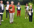 Bild: fdl
Bürgermeister Hermann Falk (Zweiter von links) und Vorsitzende Marion Schlosser (Zweite von rechts) danken den geehrten Mitgliedern, dass sie dem Verein Blumen- und Gartenfreunde Ehenfeld über viele Jahre die Treue gehalten haben.