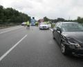 Bild: THW Nabburg/exb
Weil sie den stehenden Verkehr zu spät bemerkten, krachten zwei Autofahrer auf der A93 bei Schwarzach gegen das Auto einer 43-Jährigen.