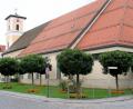 Bild: bjo
Die Pfarrkirche St. Ägidius in der Mitte des Marktes wurde in den zurückliegenden Jahrhunderten immer wieder umgebaut und renoviert. 1933 wurde die alte Kirche abgerissen und neu aufgebaut, 1972 nahm man einen Teilabbruch vor und errichtete einen Erweiterungsbau.