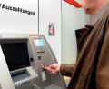 Symbolbild: Stephan Huber
Die Versorgung mit Bargeld durch Geldautomaten ist im Landkreis gewährleistet. Bei Überweisungen setzen Banken auf Online-Banking, App, Telefon oder noch den Gang in eine Geschäftsstelle.