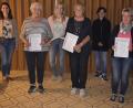 Bild: sck
Die frisch gewählte Vereinsführung und die Geehrten für 25 Jahre Mitgliedschaft: (von links) Ines Schindler, Gertraud Dimler, die neue Vorsitzende Tina Lehner, Irmgard Raß, Zweite Vorsitzende Melanie Baier, Petra Lehner und Corinna Speckner.