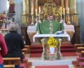 Bild: Berthold Heldmann/exb
Das Kuratbenefizium Paulsdorf verabschiedet bei einem Gottesdienst Kaplan Florian Weindler.