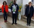 Bild: twg
Trotz des Abschieds ein Lachen auf den Gesichtern von Kirchenpflegerin Marina Fenzl (von links), Pfarrer Paul Ezenwa und Pfarrgemeinderatssprecherin Irene Ritter.