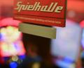 Symbolbild: Arne Dedert/dpa
Eine Spielhalle in Bayreuth ist überfallen worden.