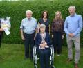 Bild: jr
Im Kreise seiner Familie feierte am Johann Zeus (Zweiter von links) am Dienstag seinen 85. Geburtstag. Es gratulierte neben Ehefrau Hildegard, den Töchtern Martina und Sabine und Sohn Gerhard (von links) auch Zweiter Bürgermeister Johann Brandl.