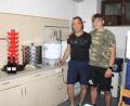 Bild: edo
Vater und Sohn teilen ein gemeinsames Hobby: Im Keller des Vorbacher Gemeindezentrums brauen Mike und Moritz Dietz Bier. Einmal im Monat wird es ausgeschenkt.