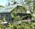 Bild: Dietmar Herrmann
Seit gut zwei Jahrzehnten präsentiert sich das Kösseinehaus im für das Fichtelgebirge einmaligen Kleid aus Lärchenschindeln.