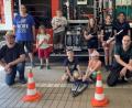 Bild: soj
Auch Kommandant Gerhard Horn (hinten, rechts) war dabei, den Kindern beim Ferienprogramm einen unterhaltsamen Nachmittag zu bieten.