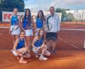 Bild: lym
Die Spielerinnen Katrin Drechsel, Verena Bauer, Vanessa Gleißner, Madeleine Böhm, Alenka Zibova mit Drittem TCW-Vorsitzendem Otmar Schröpf (von links).