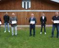 Bild: jr
Mehrere verdiente Mitglieder hat der TSV Konnersreuth ausgezeichnet. Im Bild (vorne, von links) Sportehrenpreisträger Alois Weiß, die neuen Ehrenmitglieder Siegbert Dietz und Max Bindl sowie Ehrenspielführer Markus Neumann zusammen mit dem Vorsitzenden Maximilian Siller (hinten links) und dessen Stellvertreter Christopher Rüth.