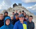 Bild: Alois Schmidkonz/exb
Die Teilnehmer der Hüttentour der Pfadfinder. Im Hintergrund die Fassa-Hütte, in der übernachtet wurde.