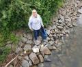 Bild: gib
Am Regensburger Donauufer sammelt Thomas Thalhammer einmal im Monat Plastikabfall. Drei bis vier Müllsäcke kommen dabei jedes Mal zusammen.