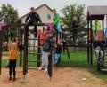 Bild: wmi
Am Kinderspielplatz in Schlammersdorf wurde eine kleine Pause eingelegt, damit sich die Mädchen und Buben nochmal richtig austoben konnten.