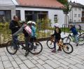 Bild: Stadt Schönsee/exb
Mit der Kolpingfamilie wurde geradelt, der OWV setzte im Kinderferienprogramm hingegen auf eine Erlebniswanderung.