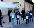 Bild: ds
Die Führungskräfte mit dem geehrten Feuerwehrnachwuchs und dem Atemschutzbeauftragten (von links): Vorsitzender Günther Renner, Kreisbrandmeister Hans Sperber, Selina Sperber, Bürgermeister Roman Berr, Julian Sperber, Kommandant Norbert Sperber, Moritz Probst und Atemschutzbeauftragter Bernd Schramm.