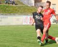 Bild: gb
Auch wenn Tirschenreuths Lukas Schön (links) hier zur Flanke gegen Orlando Gutmann kommt, zog der FC im Heimspiel gegen Regnitzlosau mit 1:2 den Kürzeren.