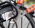 Bild: Friso Gentsch/dpa
Unbekannte Täter entwenden ein Fahrrad aus einem Carport.