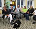 Bild: ubb
Gabi Zinnecker, Heiner Hemmerich, Günter Zinnecker, Andrea Dolles, Gerlinde Lang und Andrea Dolles Sohn Yannick (von links) genießen es, endlich wieder gemeinsam an einem Tisch sitzen zu können und über Gott und die Welt zu plaudern.