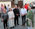 Bild: wlr
Viele Menschen bereiteten Pfarrer Berthold Heller (rechts) und Pastoralassistentin Andrea Zeller (Zweite von links) ein herzliches Willkommen in der Pfarreiengemeinschaft. Allen voran die Vertreter der Pfarrgemeinden Regina Frischholz (links) und Jörg Frenzel (Zweiter von rechts) sowie Ruhestandsgeistlicher Franz Winklmann.