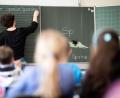 Symbolbild: Sebastian Gollnow/dpa
In Bayern steht der Schulstart an, in vielen anderen Bundesländern läuft die Schule bereits - mit unterschiedlichen Quarantänevorgaben.