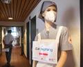 Bild: Gabi Schönberger
Erstimpfungen haben nach wie vor Priorität. Sie gibt es bei Hausärzten und im Impfzentrum Weiden. Das schickt ab dieser Woche auch wieder mobile Impfteams in die Seniorenheime - für die ersten Drittimpfungen.