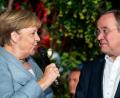 Symbolbild: Bernd von Jutrczenka
Bundeskanzlerin Angela Merkel und Unions-Kanzlerkandidat Armin Laschet im Gespräch.