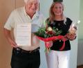 Bild: Hirsch
Die neue Vorsitzende des Betreuungsvereins im Landkreis, Brigitte Koch-Singer (rechts), ernannte ihren Vorgänger Wolfgang Gorek (links) zum Ehrenmitglied.