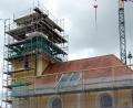 Bild: grm
Die Sanierungsarbeiten an der rundum eingerüsteten St. Barbara-Kirche sind in vollem Gange.