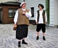 Bild: ubb
Warum Wiesau in Sachen Bier bis heute nicht gut auf Mitterteich zu sprechen ist, erzählen diese beiden Männer in der letzten Szene des historischen Spaziergangs. Schließlich soll es einmal einen handfesten "Bierstreit" gegeben haben.