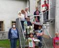 Bild: Frauenbund Münchenreuth/exb
Stolz präsentierten die Kinder die gebastelten Werke.
