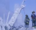 Archivbild:  Randy Taylor/ZUMA Press Wire Service/dpa
Feuerwehrleute klettern über die Trümmer des Marriott-Hotels und des in sich zusammengefallenen zweiten Turms nach dem Terroranschlag auf das World Trade Center.