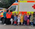 Bild: fks
Einen Rettungswagen von innen hatten vorher noch nicht alle Kinder gesehen, die am Ferienprogramm des Jugendrotkreuzes teilgenommen hatten.