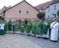 Archivbild: mng
Der Apostolische Nuntius in Deutschland, Erzbischof Monsignore Dr. Nikola Eterović (links), war Hauptzelebrant in Konzelebration mit 15 weiteren Geistlichen vor sechs Jahren. Nach der Heiligen Messe ging es zur Erinnerungsstele am Erzbischof-Schwemmer-Platz.
