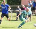 Archivbild: gb
Es hatte so gut angefangen: Thomas Wildenauer (rechts) brachte den SV Mitterteich beim ASV Vach mit 1:0 in Führung. Am Ende zogen die Stiftländer aber mit 1:2 den Kürzeren und stehen nun am Tabellenende der Landesliga Nordost.