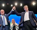 Bild: Peter Kneffel/dpa
Sieger des Parteitags: Markus Söder (rechts), CSU-Chef und Ministerpräsident von Bayern, steht nach dessen Rede mit Armin Laschet (links), Unions-Kanzlerkandidat und CDU-Vorsitzender, auf der Bühne. Es war der erste Präsenzparteitag der CSU seit dem Ausbruch der Corona-Pandemie.