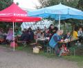 Bild: kro
Zu einem Mondscheindinner hatte die Fair-Trade-Steuerungsgruppe unter Leitung von Gudrun Sirtl und Christina Kunz in den Naturerlebnisgarten Waldsassen eingeladen.