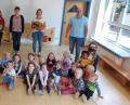 Bild: soj
Pfarrer Pater Anish George (hinten, von links), Lea Reul und Kinderhausleiterin Bianca Kastner sowie Kirchenpfleger Stefan Kausler (rechts) bedankten sich bei Kerstin Rahn (Zweite von rechts) führ ihre langjährige Tätigkeit im Kinderhaus St. Josef in Ebnath.