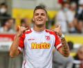 Bild: Armin Weigel
Erik Wekesser brachte mit einem wunderschönen Freistoßtor den SSV Jahn mit 1:0 in Führung. Am Ende hieß es gegen den Club 2:2.
