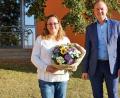 Bild: wec
Bürgermeister Erich Meidinger heißt die neue Schulleiterin in Ebermannsdorf, Ulrike Erlbacher, willkommen.
