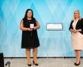 Bild: Bayerische Staatskanzlei/exb
Inge Iberl (links) aus Seugast wurde von Europaministerin Melanie Huml in München mit der Europa-Medaille ausgezeichnet.