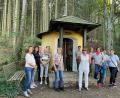 Bild: Rosenberg/exb 
Der Frauenbund unternahm einen Waldspaziergang zum Meditieren.